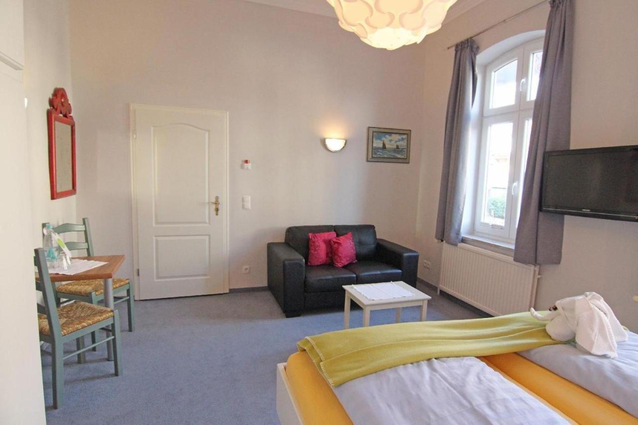 Hotel Kapitaenshaus-Lassen-Zimmer-Amistad Westerland Esterno foto